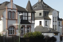 »Hinkel-Turm« + alte Schule