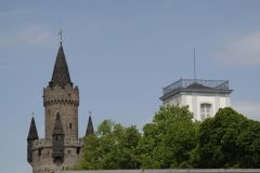 Adolfsturm und Turm der Burgkirche
