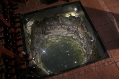 … mit integriertem Brunnen aus alten Zeiten.