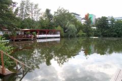 Schwedlersee mit Gaststätte - Badesee des ältesten Frankfurter Schwimmvereins