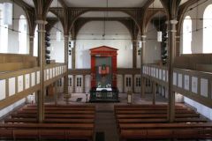 Kirchenschiff Richtung Altar
