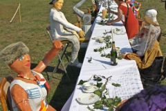 Jede Figur von einem anderen Künstler