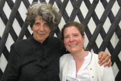 Christine Erdmann (Vorstand) und Stefanie Blumenbecker (Kuratorin)