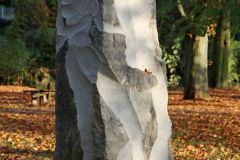 2-Pygmalions-bewegliche-Grazien-von-Achim-Ribbeck-Marmor-2018-IMG_1742k_Sign