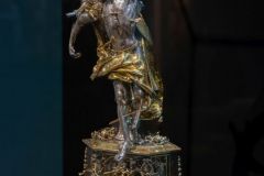 IMG_5712-Entwurf-Holbein-d.Ae_.-Modell-Gragor-Erhart-Kaisheimer-Sebastiansreliyuiar_-London-Victoria-and-Albert-Museum_H-1000-px