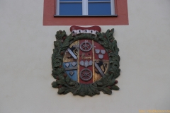 1-3-IMG_8701-kurmainzer-Vollwappen-Eingang-Kellereigebäude_800_Sign